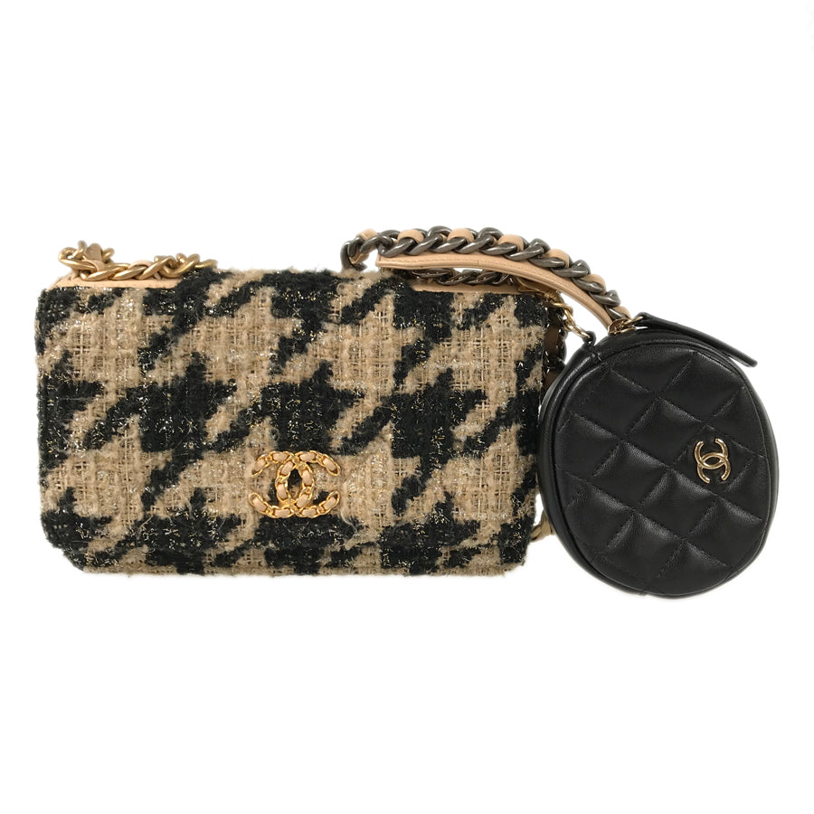 CHANEL Matelasse Shoulder bag