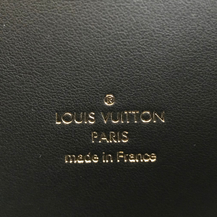 LOUIS VUITTON LV Circle Around Me LV M25109 Hand bag