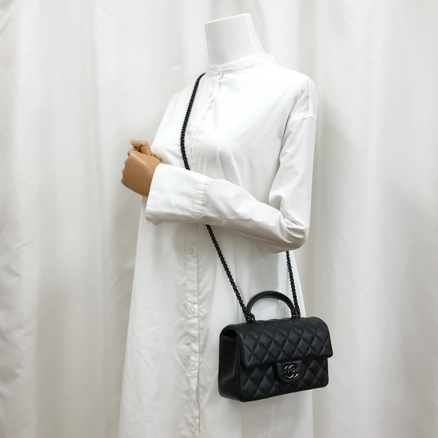 CHANEL Matelasse Shoulder bag