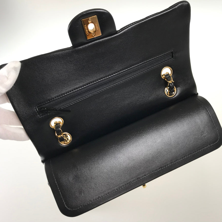 CHANEL Matelasse 25 Shoulder bag