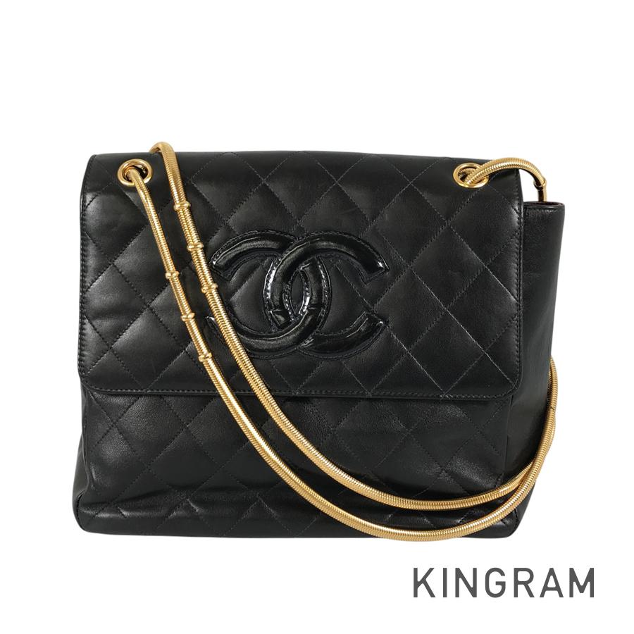 CHANEL Matelasse Shoulder bag