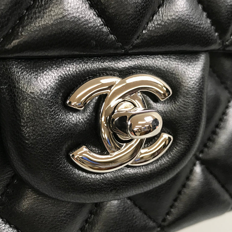 CHANEL Matelasse 25 Shoulder bag