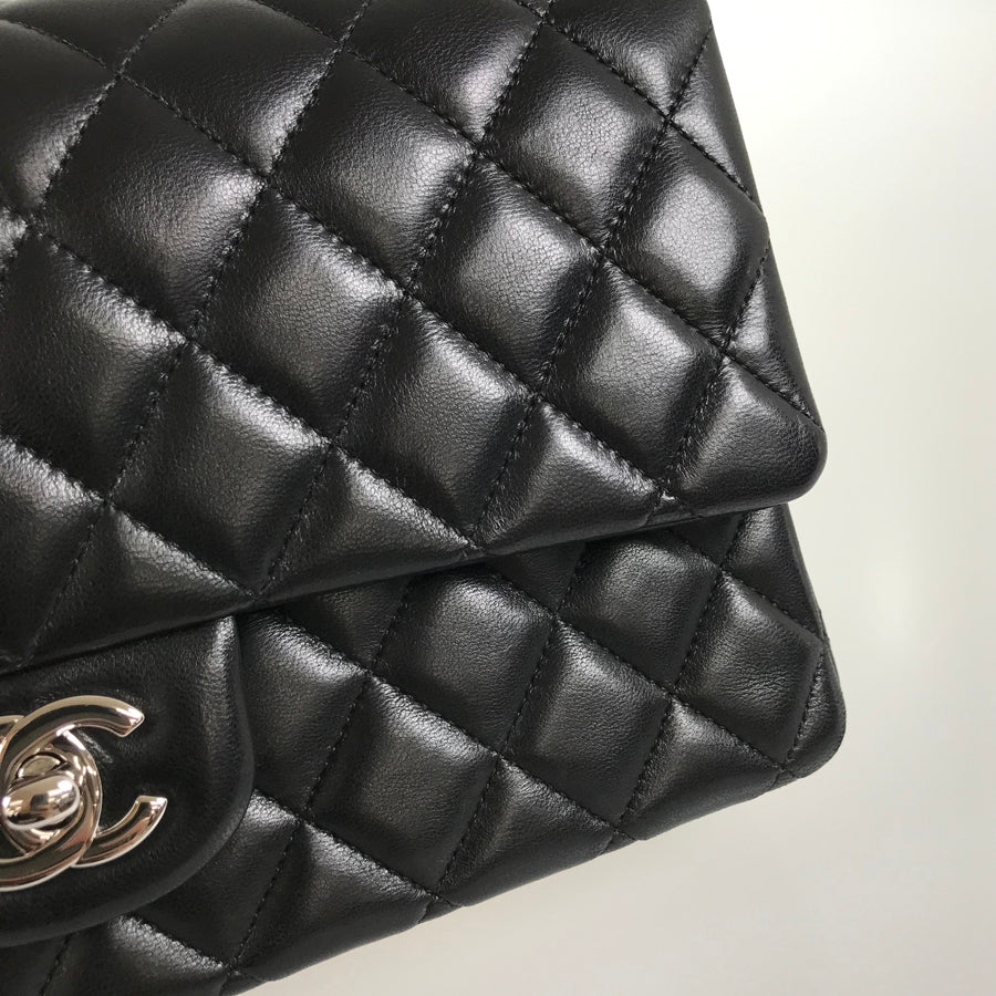 CHANEL Matelasse 25 Shoulder bag