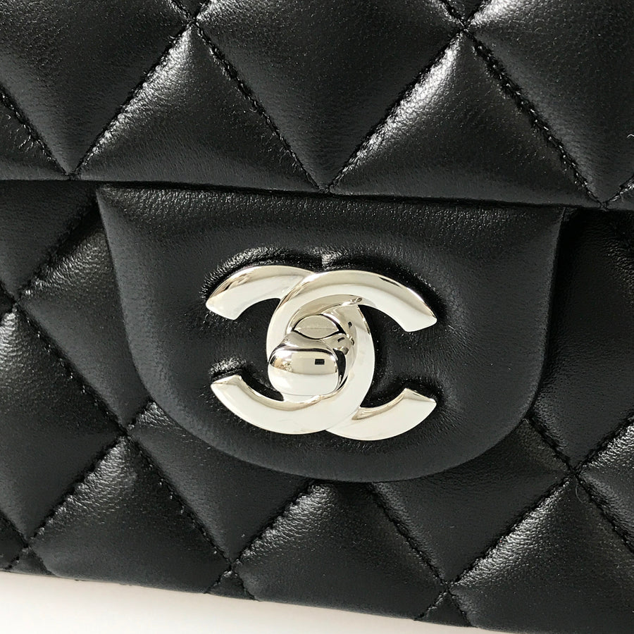 CHANEL Matelasse 25 Shoulder bag