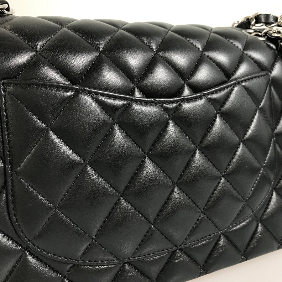 CHANEL Matelasse 25 Shoulder bag