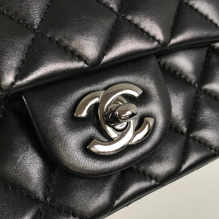 CHANEL Mini Matelasse 20 Shoulder bag