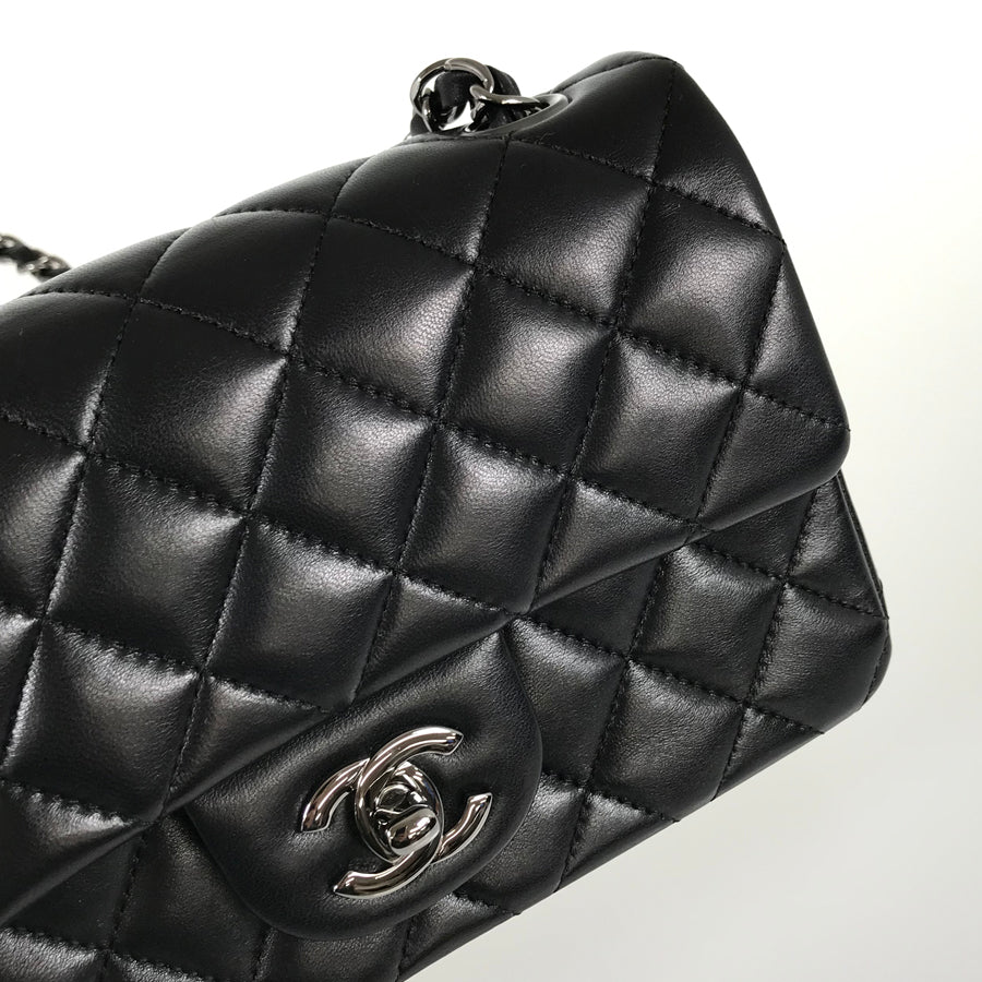 CHANEL Mini Matelasse 20 Shoulder bag
