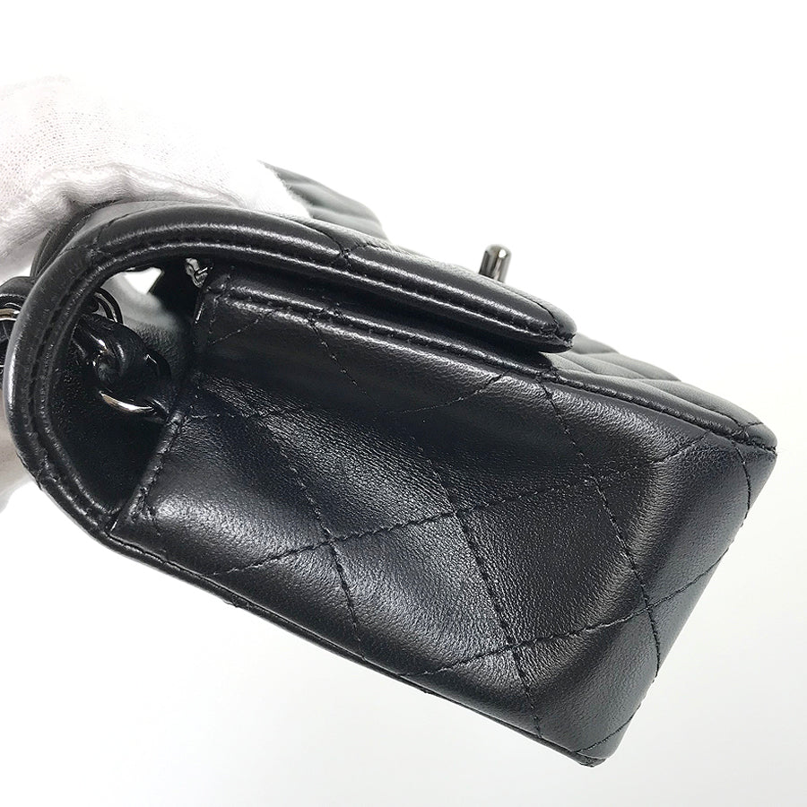 CHANEL Mini Matelasse 20 Shoulder bag