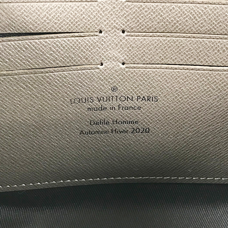 LOUIS VUITTON Taiga Monogram Soft Trunk Wallet M30697 Shoulder bag