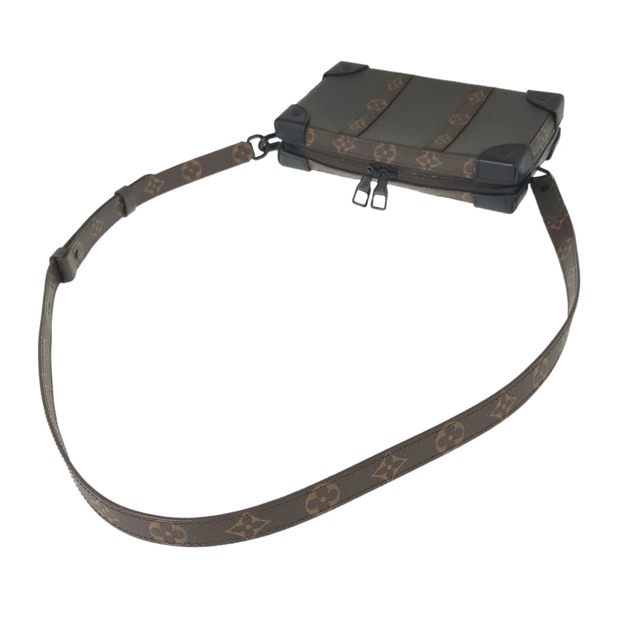 LOUIS VUITTON Taiga Monogram Soft Trunk Wallet M30697 Shoulder bag