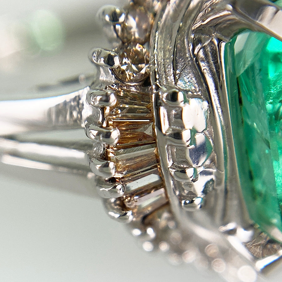 Ring Platinum Emerald