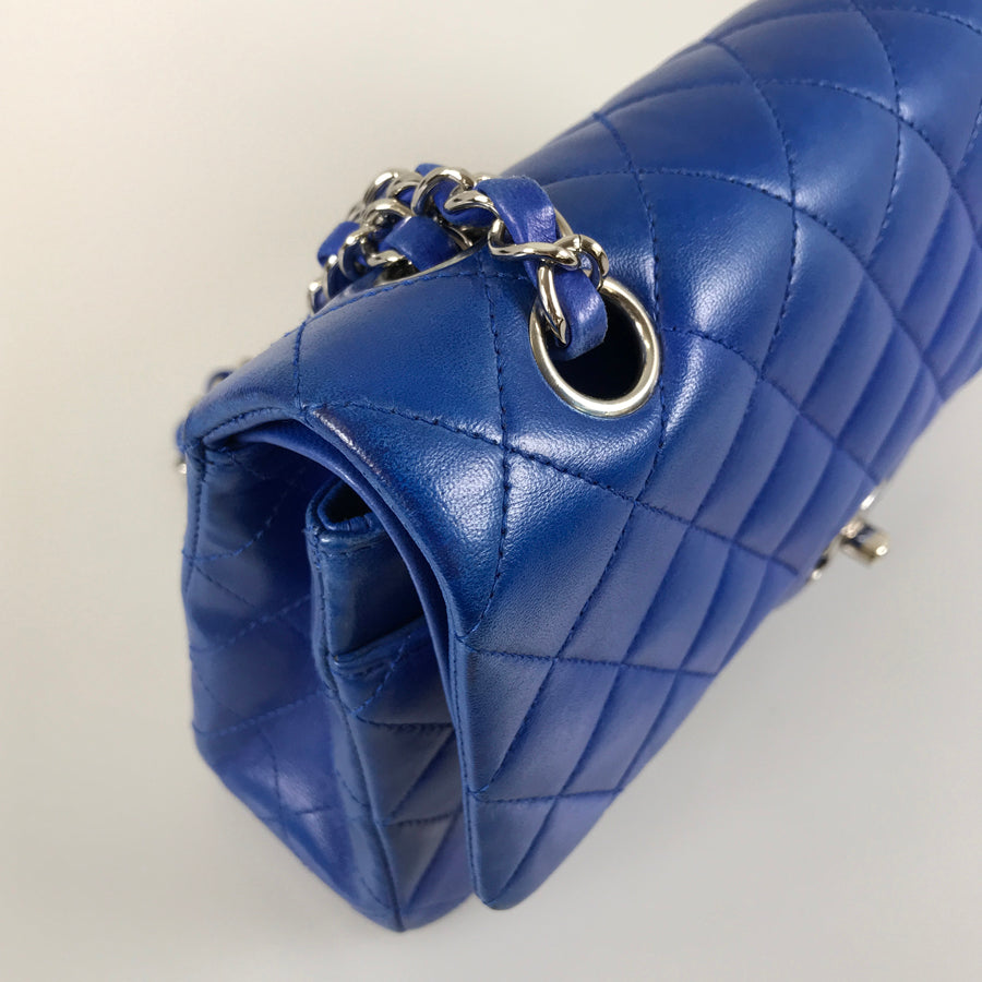 CHANEL Matelasse 25 Shoulder bag