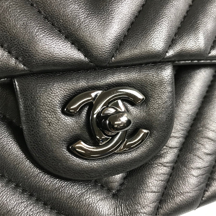 CHANEL V Stitch Chevron Shoulder bag