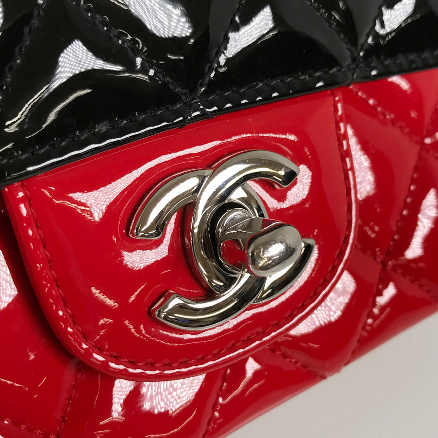 CHANEL Matelasse 20 Shoulder bag