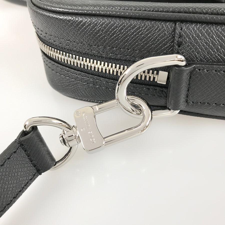 LOUIS VUITTON Taiga Porte Documents Voyage M30925 Briefcase
