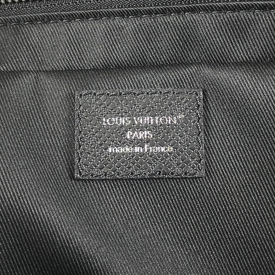LOUIS VUITTON Taiga Porte Documents Voyage M30925 Briefcase