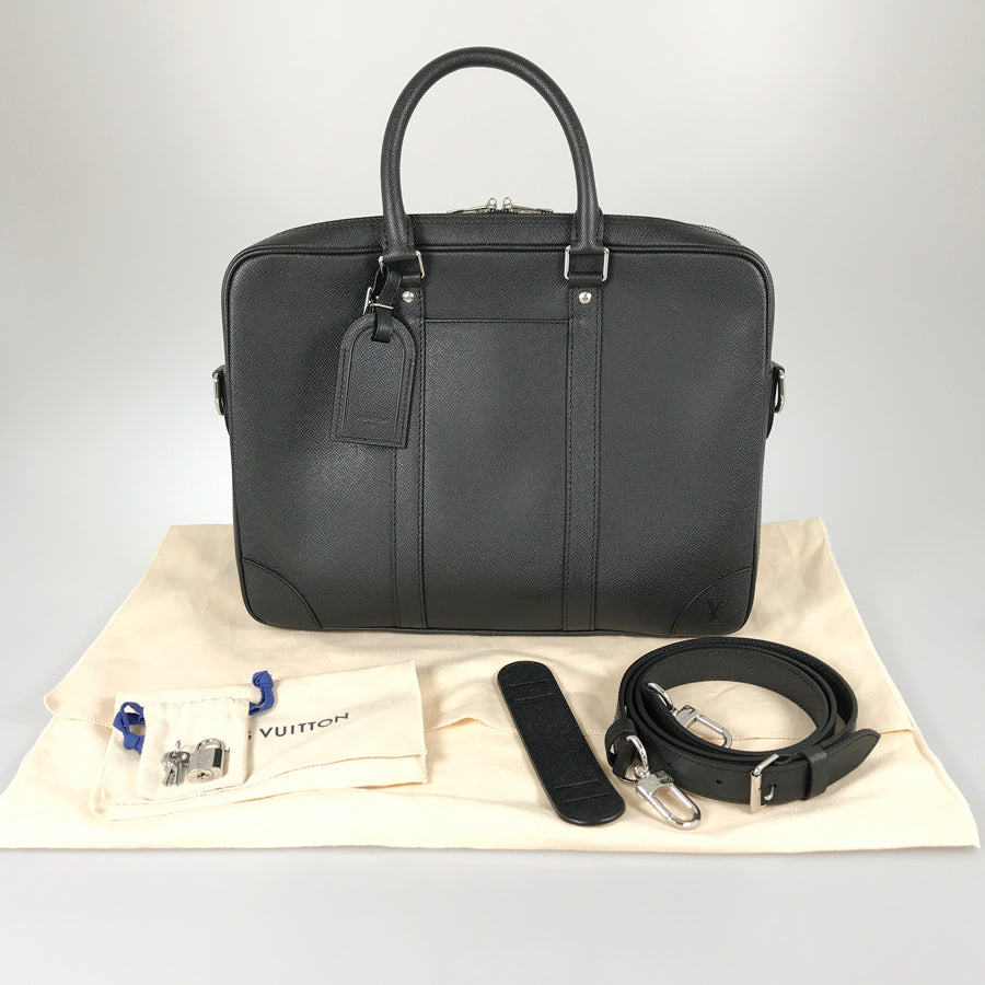 LOUIS VUITTON Taiga Porte Documents Voyage M30925 Briefcase