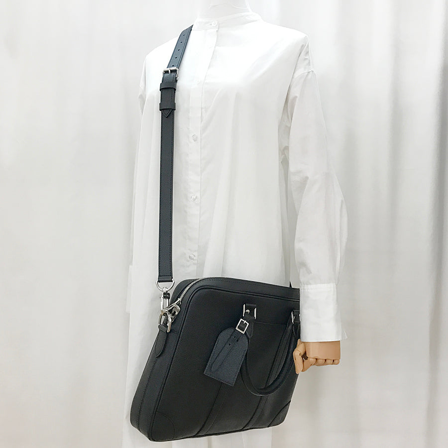 LOUIS VUITTON Taiga Porte Documents Voyage M30925 Briefcase
