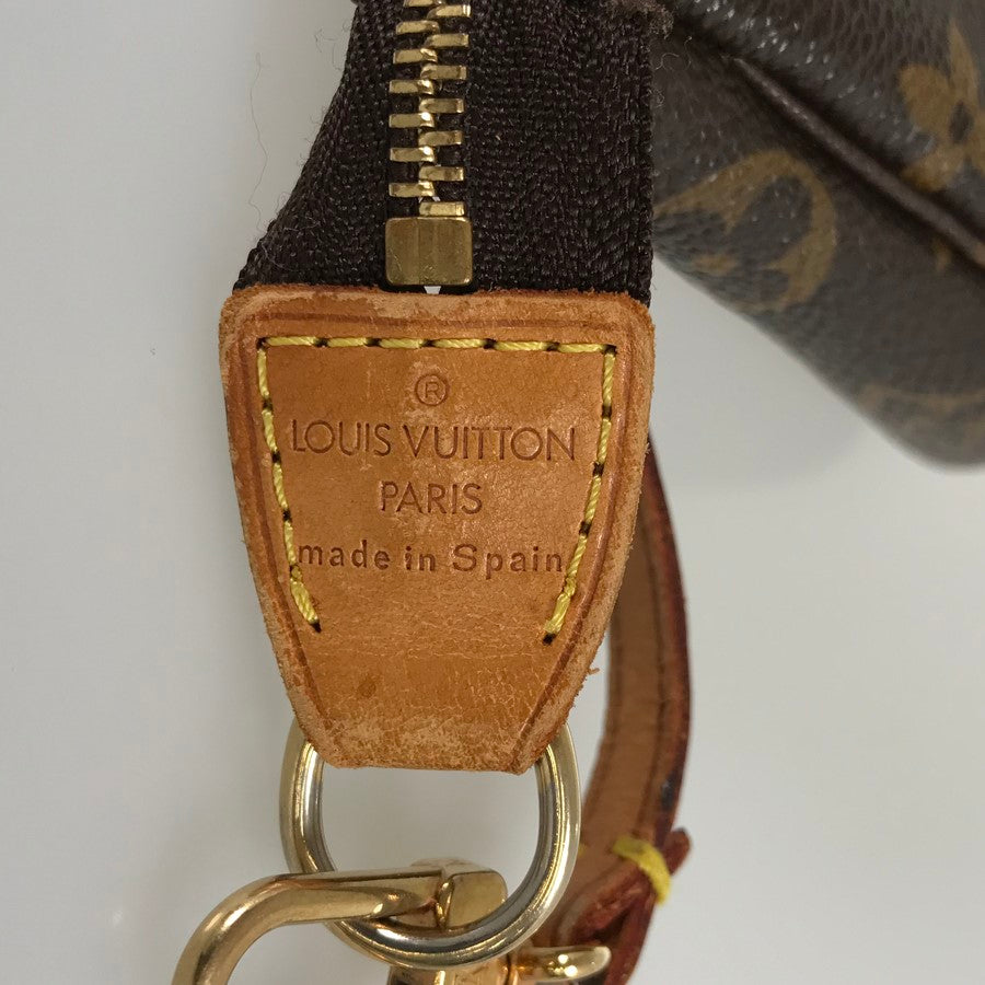 LOUIS VUITTON Monogram Pochette Accessoires M51980 Pouch