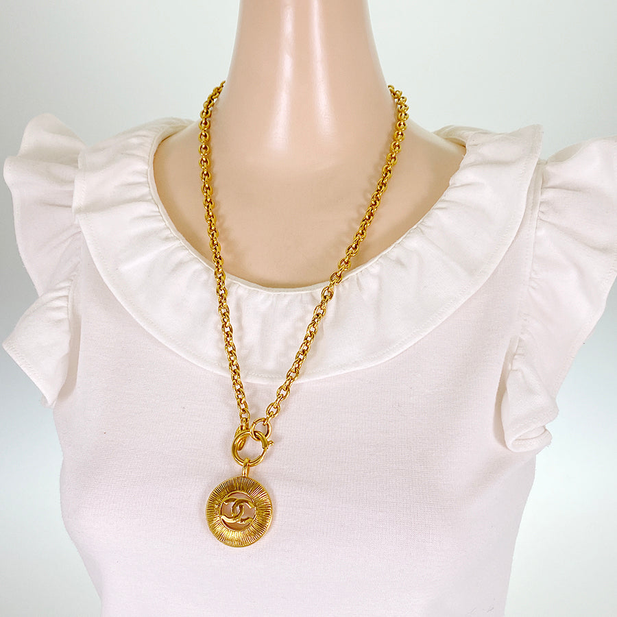 CHANEL Long necklace