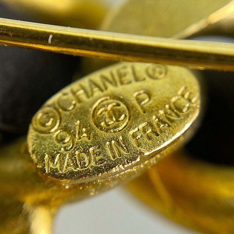 CHANEL Icon swing Brooch