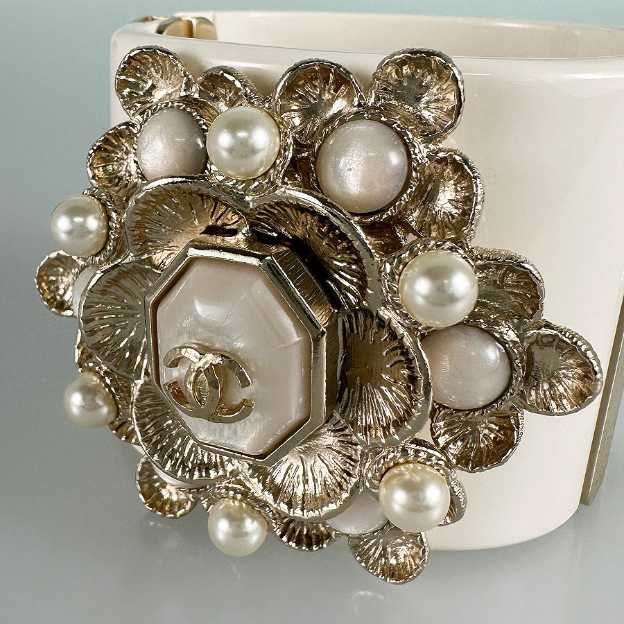 CHANEL Bangle
