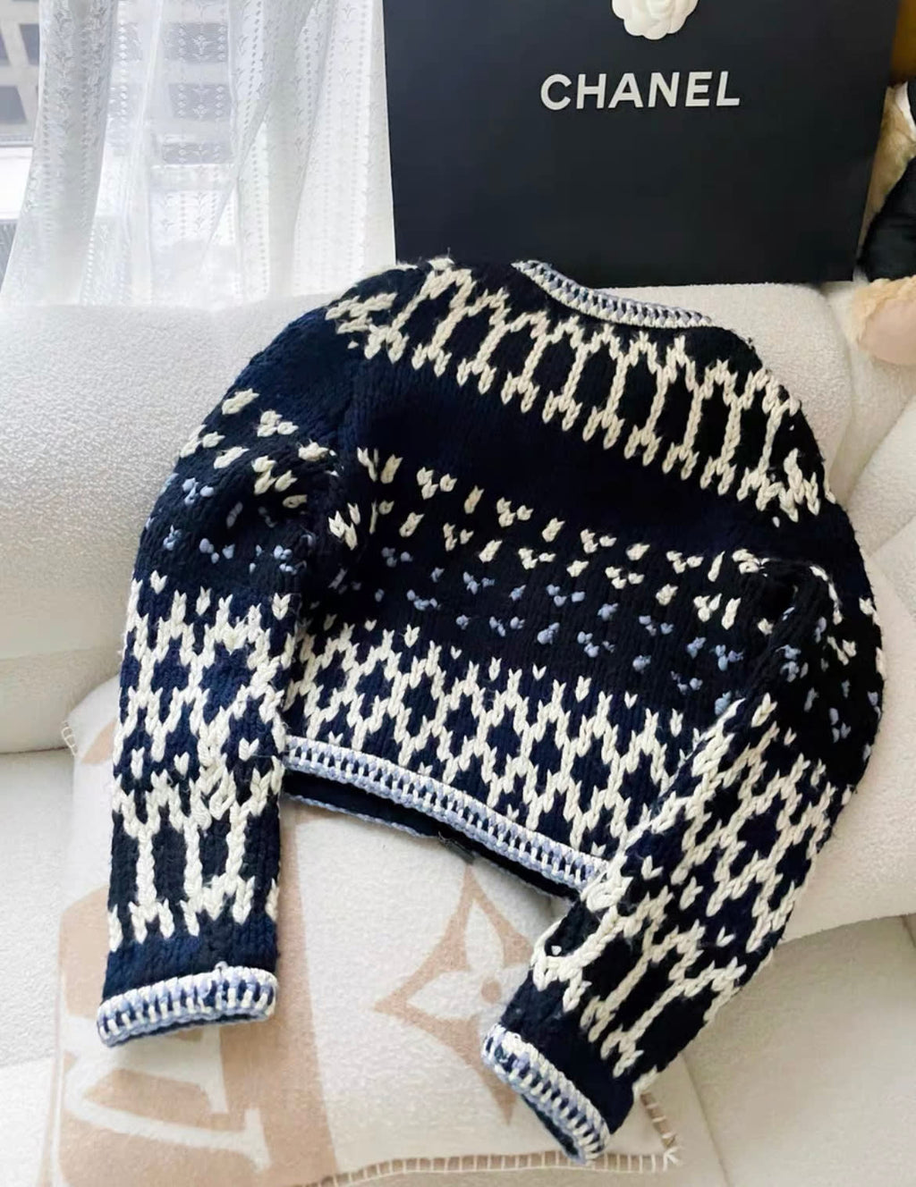 Chanel size 38 blue and white mixed color knitted cardigan