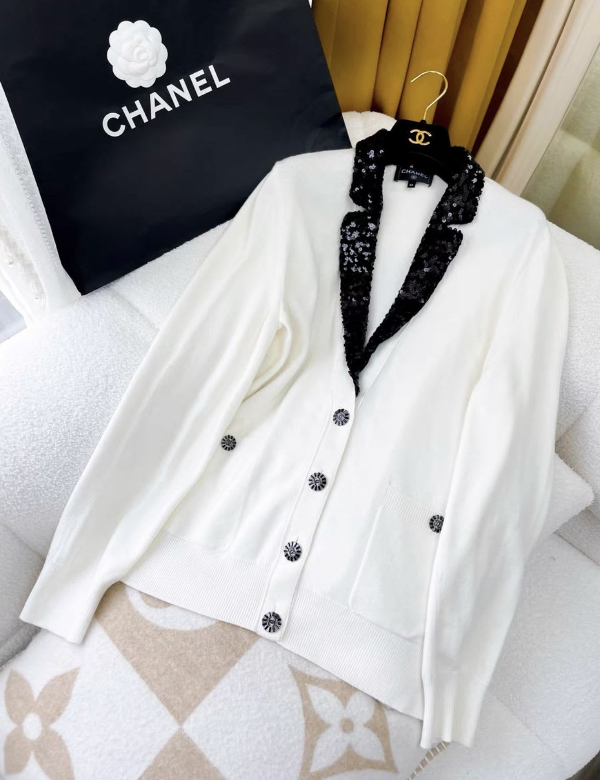 Chanel 23S white and black sequin knitted cardigan